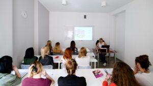 Zajęcia teoretyczne w sali szkoleniowej Edukacja4U