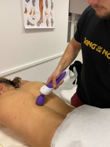 Ćwiczenia masażu pleców z użyciem przyrządów