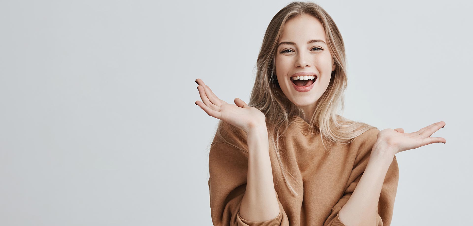 Kobieta na jasnym tle