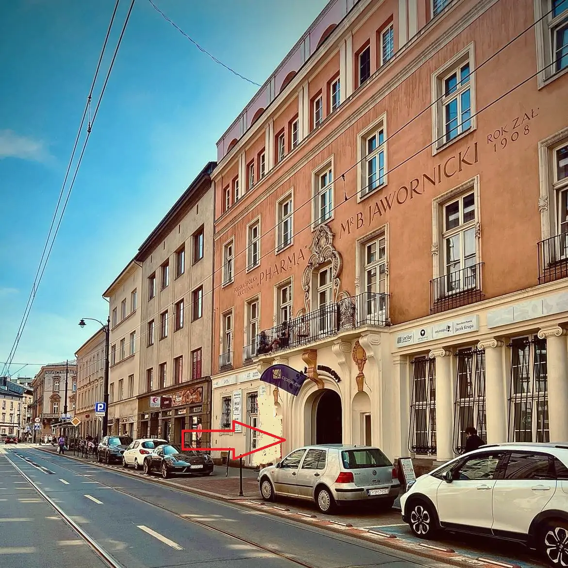 Wejście do szkoły Edukacja4U przy ul. Długiej w Krakowie